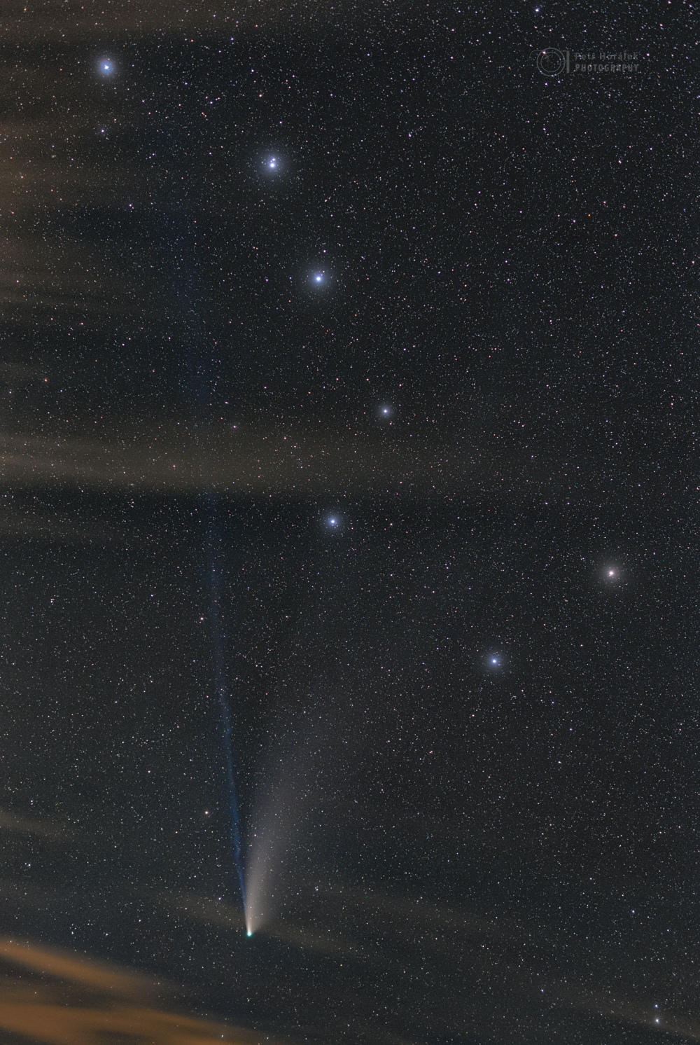 Asterismus "Velký vůz" všechno odstartoval. Na snímku spolu s kometou NEOWISE z roku 2020 © Petr Horálek